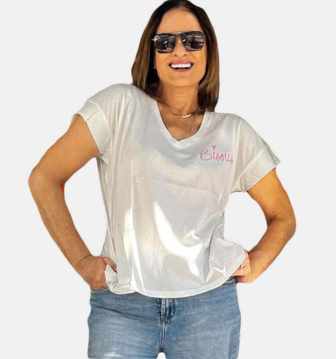 טישרט צווארון וי עם הדפס בבחירת נשים, בד נושם, גזרה נוחה, מראה צעיר וקל לשילוב.